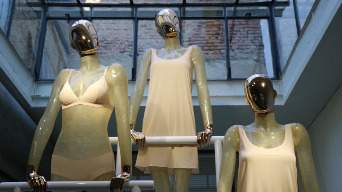 白目男友「這樣約」逛情趣店 女大生尷尬癌發作