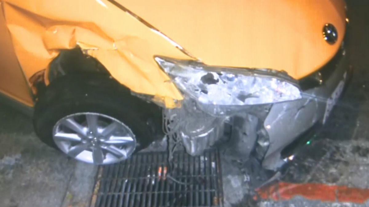 小黃運將爆衝撞3車 無辜女騎士遭輾「肋骨裂開」送醫急救