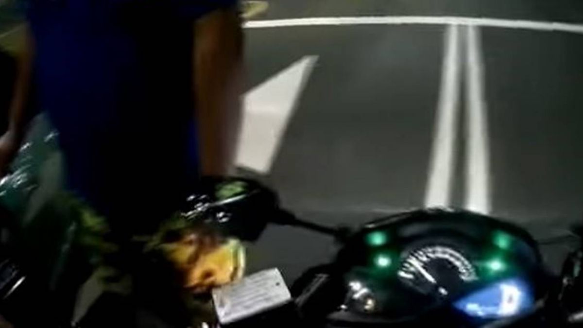 ​重機行駛快車道！男突拿鐵棒嗆聲搶行錄器 下場超慘烈