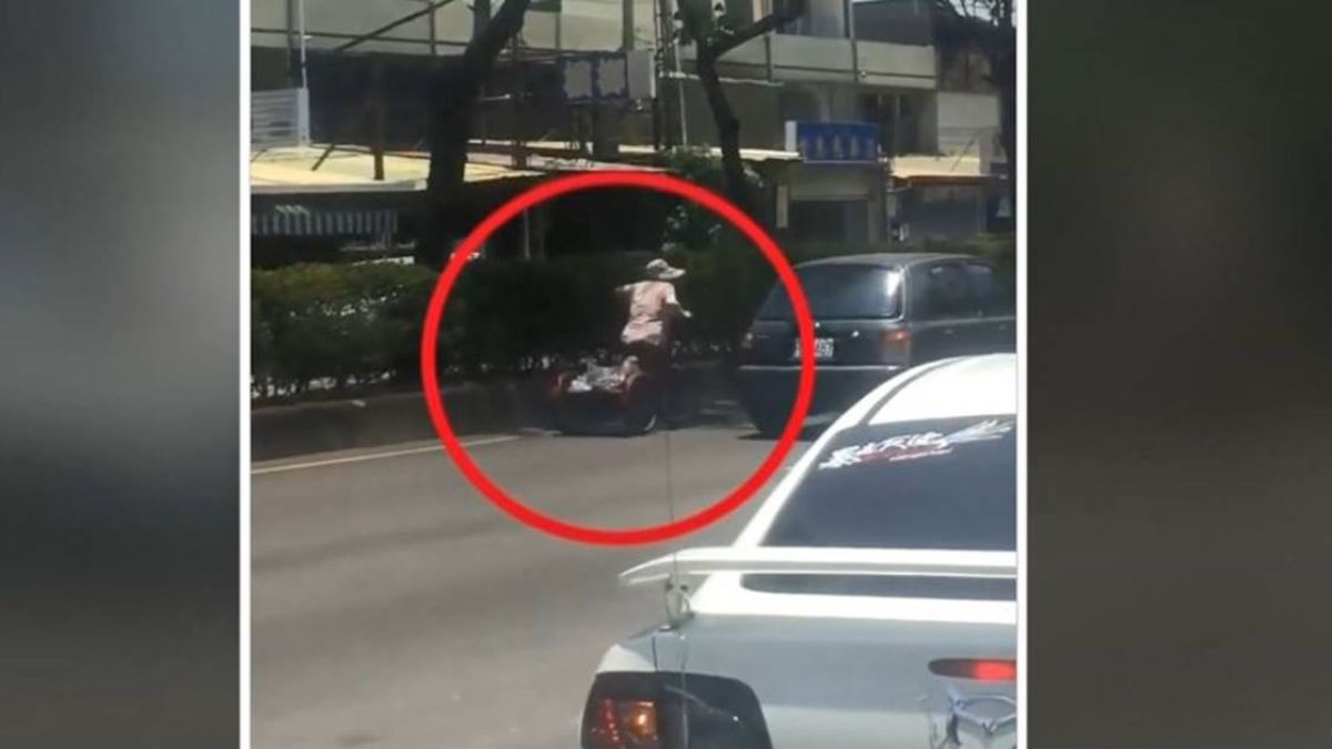 阿婆三輪車直闖快車道！暖心民眾壓後幫擋車流