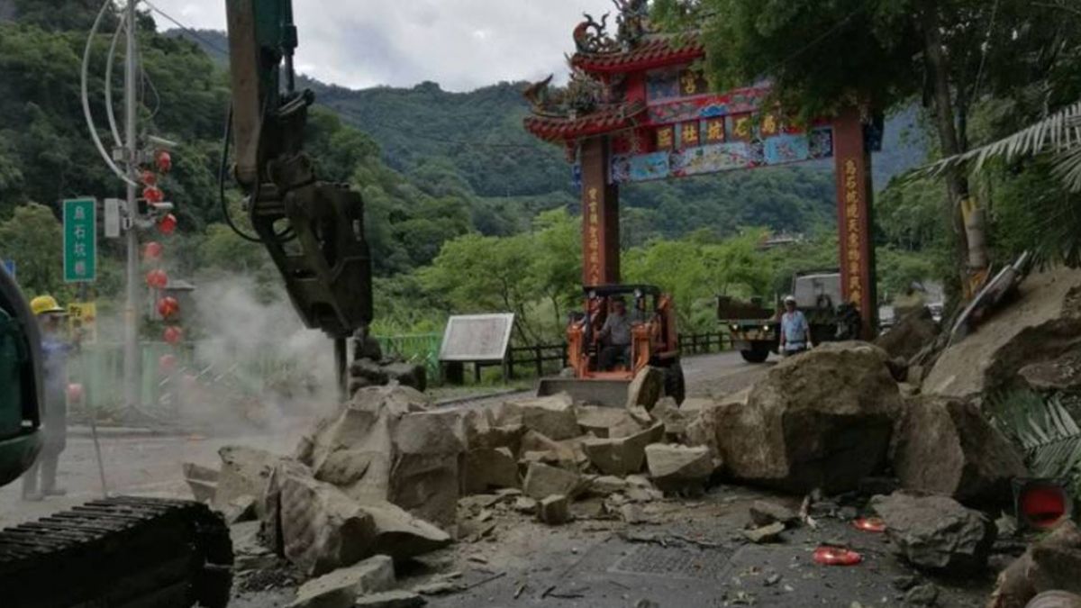 連日豪雨釀禍！雙崎部落巨石崩落阻出口