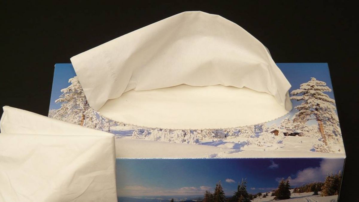 她一開門 驚見男友看親姊照片DIY！網友勸：放生吧