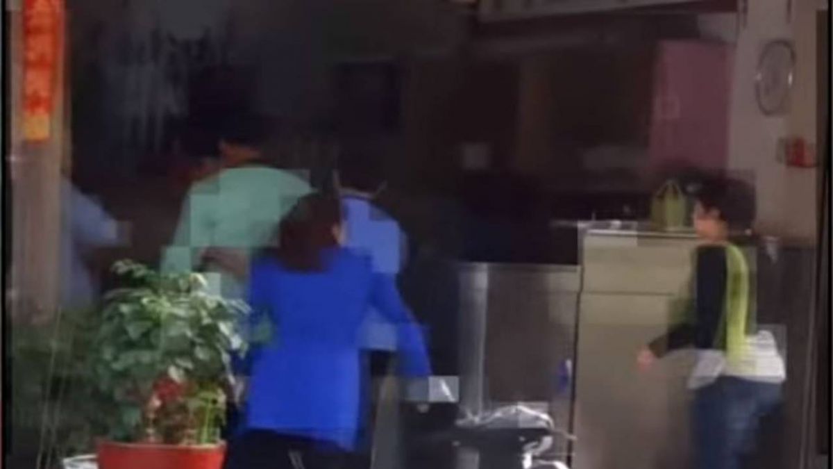 客買早餐怠速臨停…鄰居吸10多年廢氣！老闆反控賒帳上千元