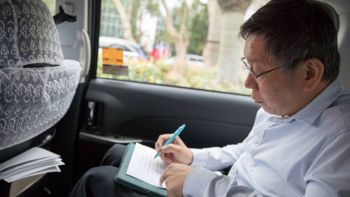 英媒組超強市長足球隊 柯P獲選為中場核心