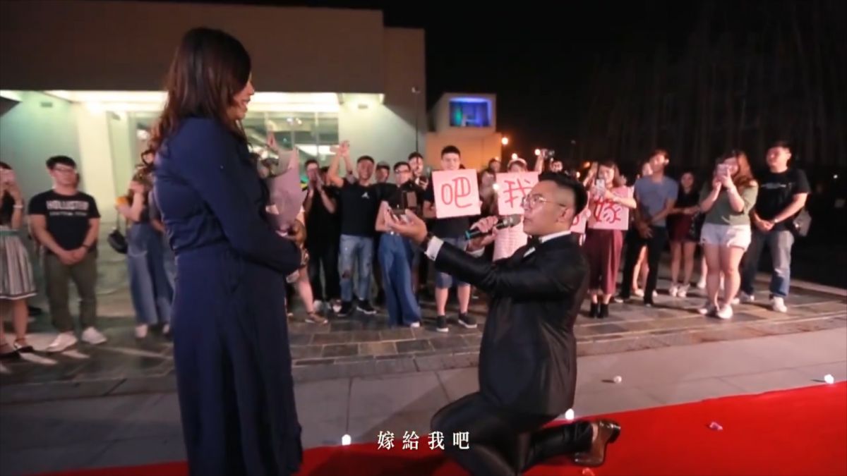 驚！一男同時向二女求婚 網友得知真相 竟感動落淚