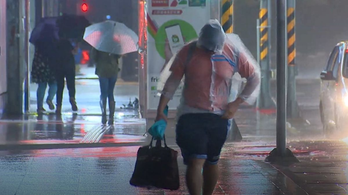 入秋首道鋒面報到！氣溫驟降7度 週末出遊泡湯北部防大雨