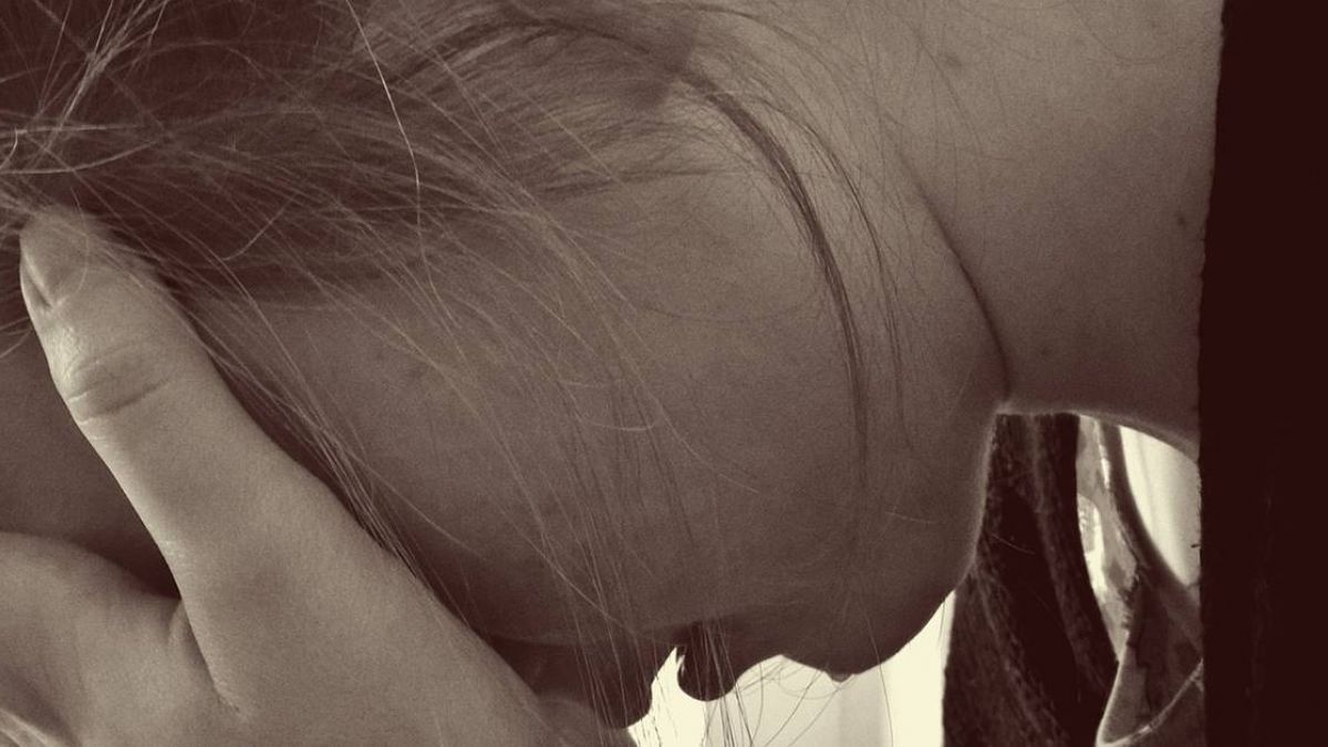 「弟弟穿NIKE、我穿媽媽舊內褲！」少女淚訴想輕生