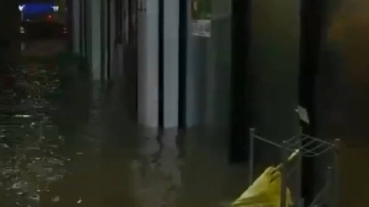 水淹小腿 北市知名店家變水上餐廳 店家苦笑：「海洋世界！」