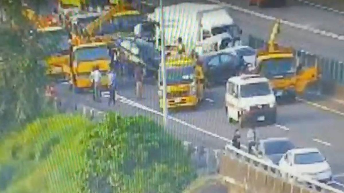 快訊/國道3號9車連環撞 1貨車駕駛受困搶救中