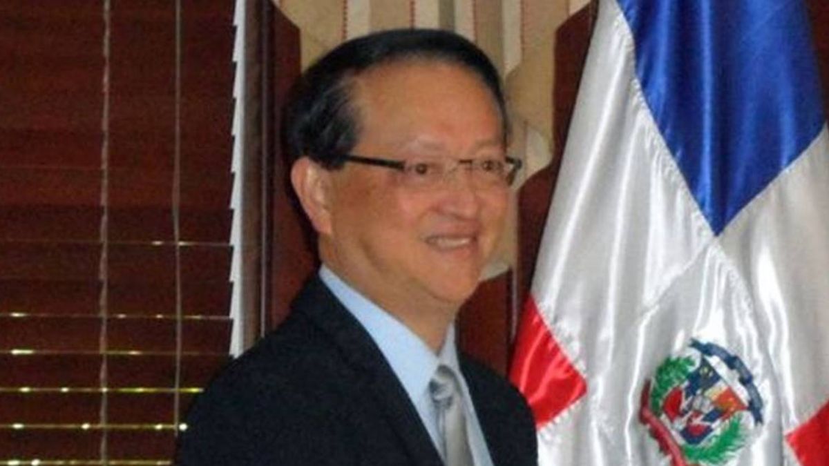 國慶大典外賓致賀 前駐多明尼加大使昏倒送醫!