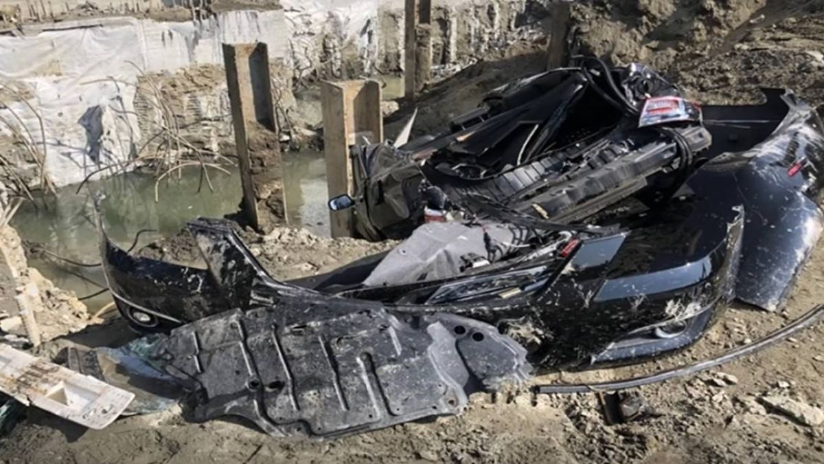 【影片】怪手砸扁車為哪樁？原是土方糾紛引砸車